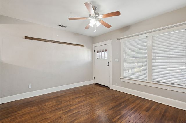 2111 Washington Avenue, Fort Worth, TX 76110