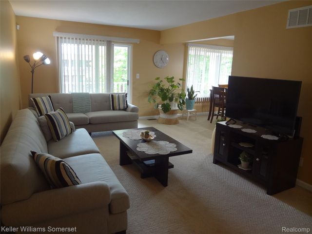 29626 Hoover Road 626, Warren, MI 48093