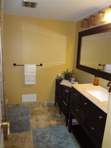 29626 Hoover Road 626, Warren, MI 48093