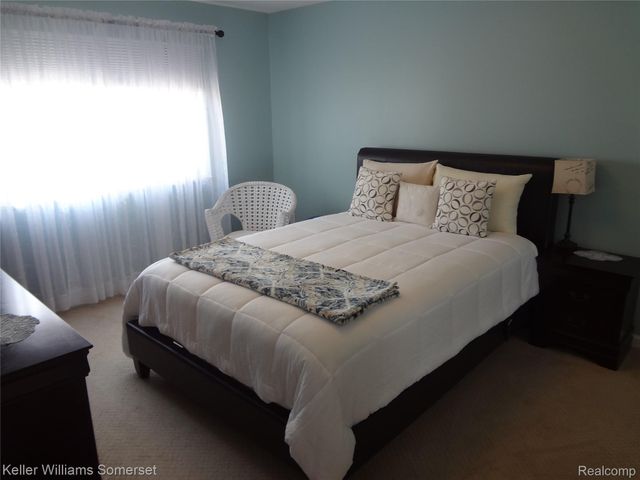 29626 Hoover Road 626, Warren, MI 48093