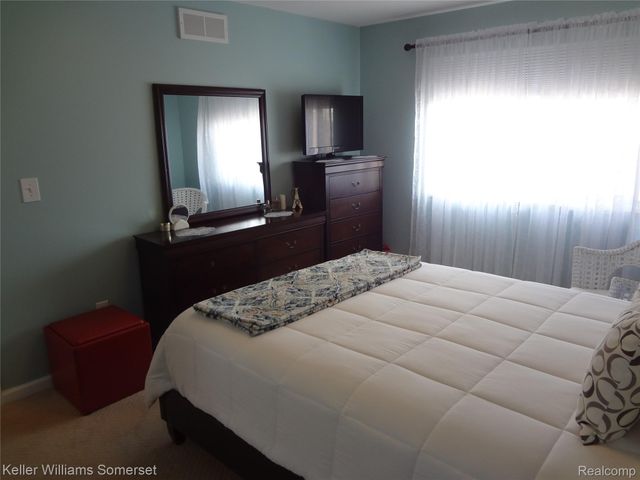 29626 Hoover Road 626, Warren, MI 48093