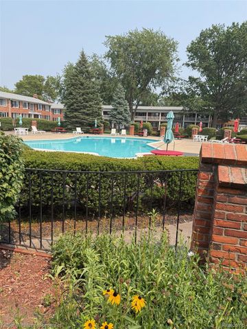 29626 Hoover Road 626, Warren, MI 48093