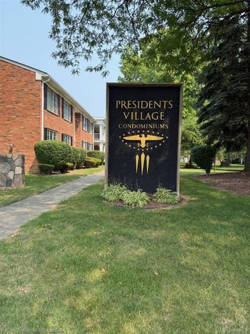 29626 Hoover Road 626, Warren, MI 48093