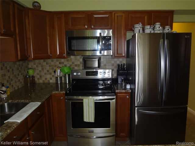 29626 Hoover Road 626, Warren, MI 48093