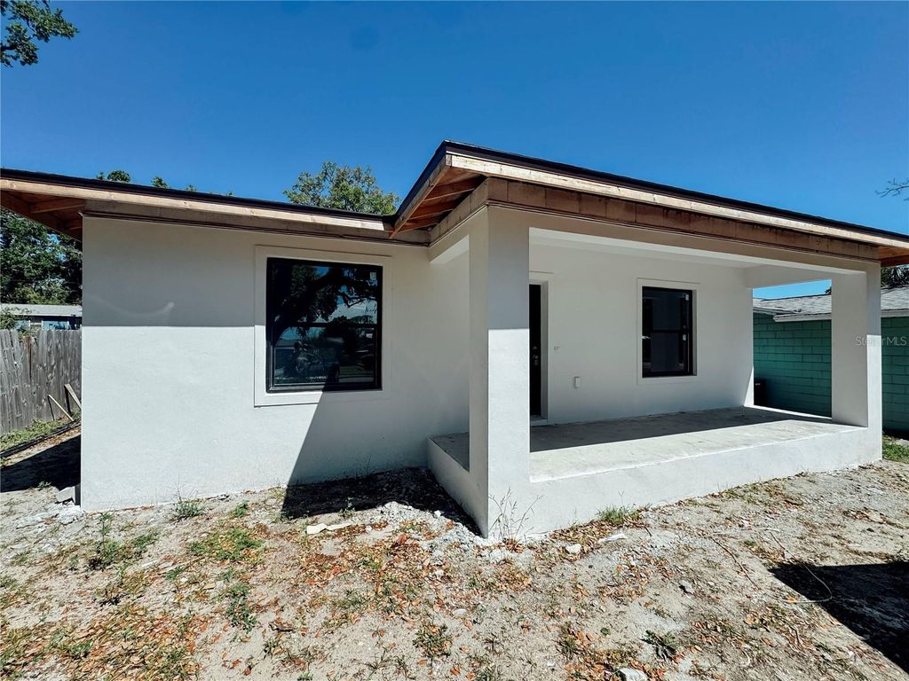 Image 11 of property listing at 2327/2329 26TH AVENUE S, St Petersburg, FL 33712