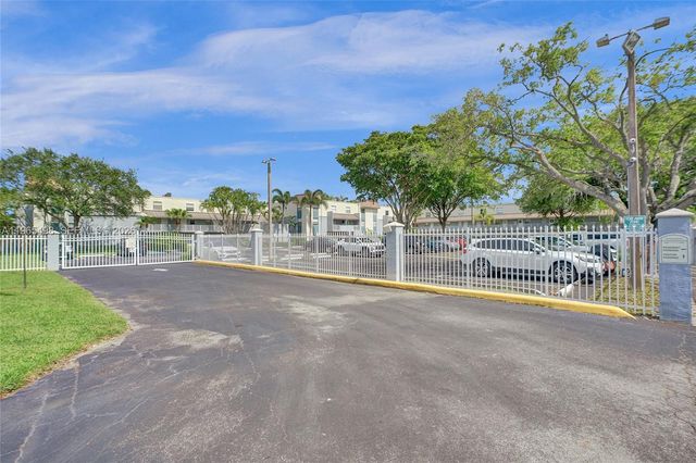 4600 SW 67th Ave 245, Miami, FL 33155