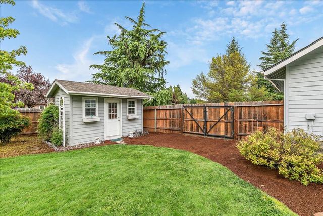 133 Kingsgate Way, Grants Pass, OR 97527