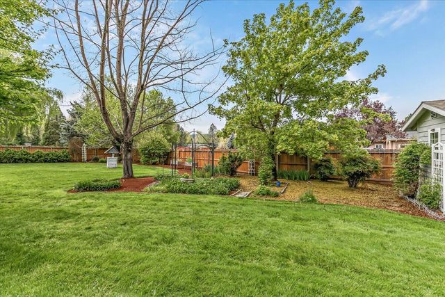 133 Kingsgate Way, Grants Pass, OR 97527