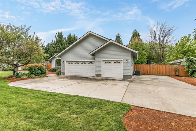 133 Kingsgate Way, Grants Pass, OR 97527