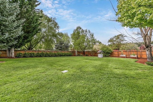 133 Kingsgate Way, Grants Pass, OR 97527