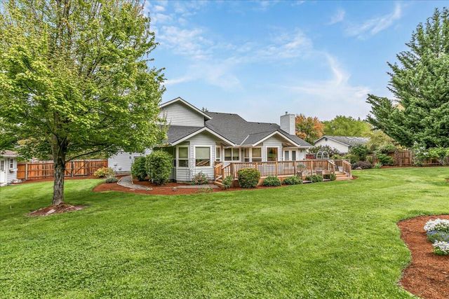 133 Kingsgate Way, Grants Pass, OR 97527