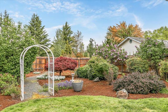 133 Kingsgate Way, Grants Pass, OR 97527