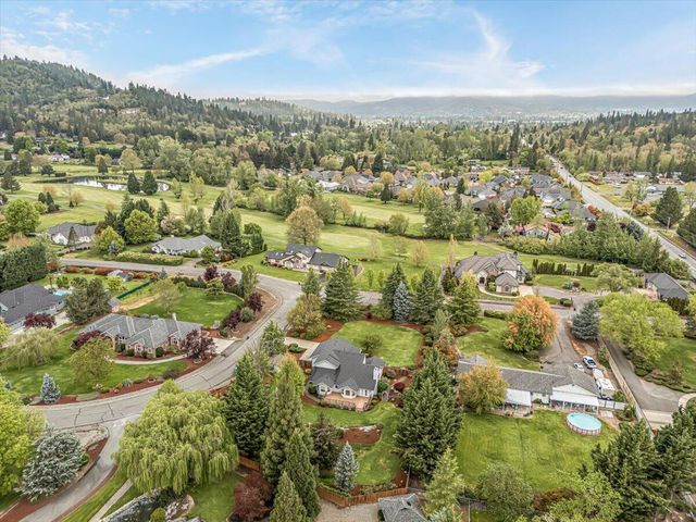 133 Kingsgate Way, Grants Pass, OR 97527