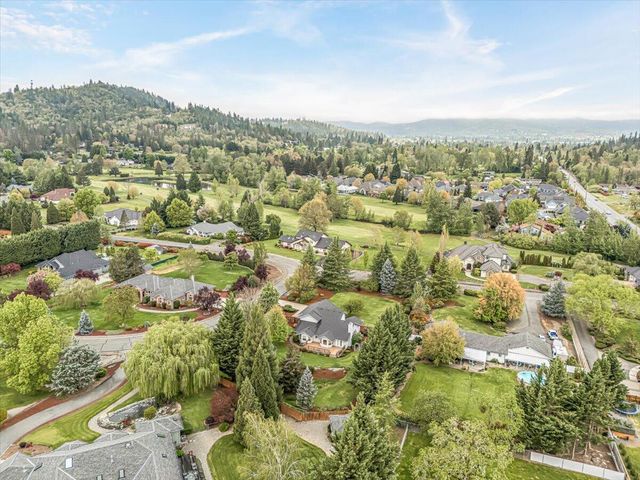 133 Kingsgate Way, Grants Pass, OR 97527