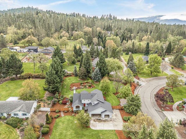 133 Kingsgate Way, Grants Pass, OR 97527