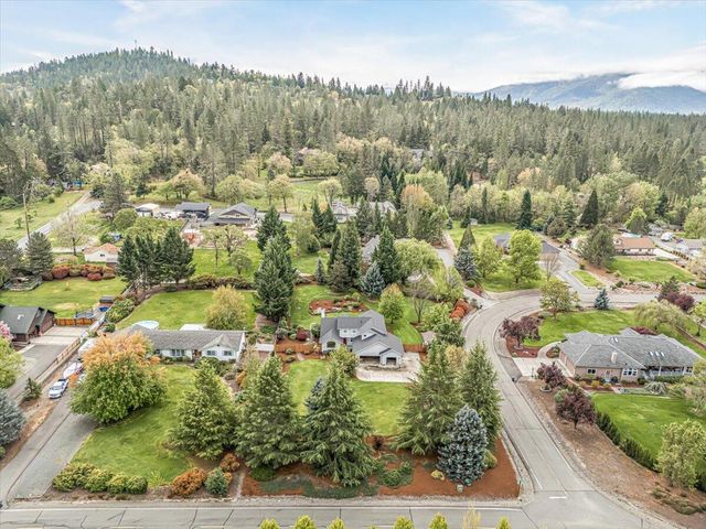 133 Kingsgate Way, Grants Pass, OR 97527