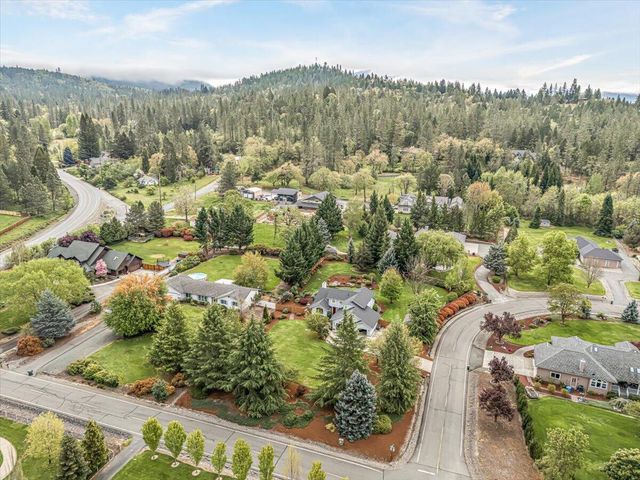 133 Kingsgate Way, Grants Pass, OR 97527