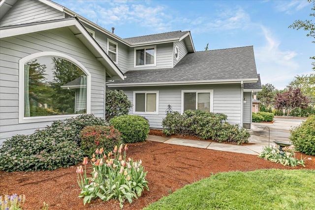 133 Kingsgate Way, Grants Pass, OR 97527