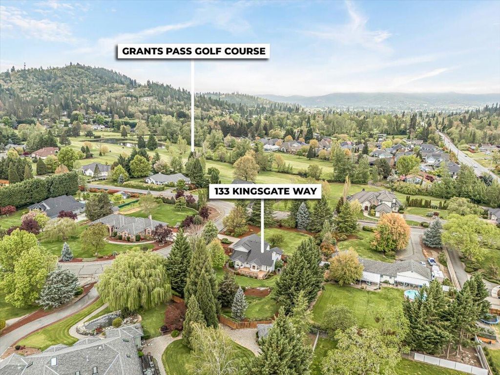 133 Kingsgate Way, Grants Pass, OR 97527