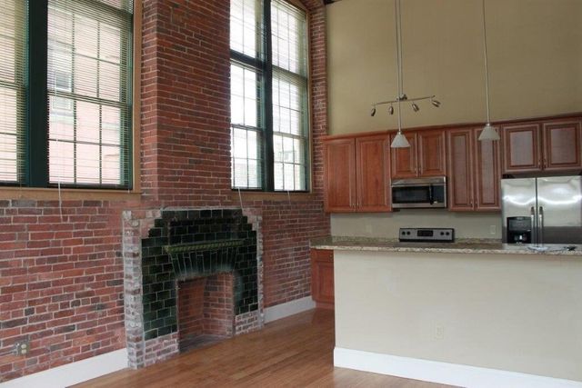 64 Beacon Street B-207, Worcester, MA 01608