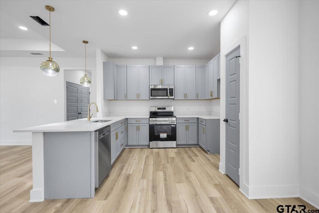 228 S Fenton Ave., Tyler, TX 75702