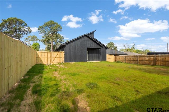 228 S Fenton Ave., Tyler, TX 75702