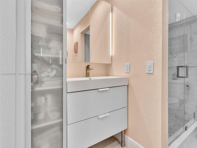3660 Citrus Trce 2, Davie, FL 33328