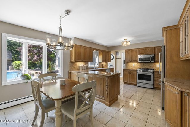 8 Garvey Drive, Monroe, NJ 08831