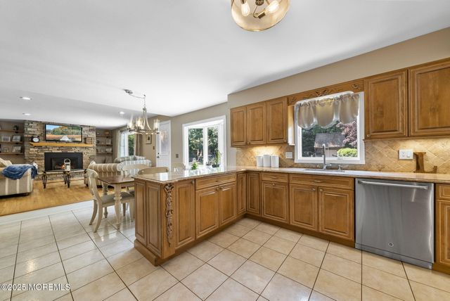 8 Garvey Drive, Monroe, NJ 08831