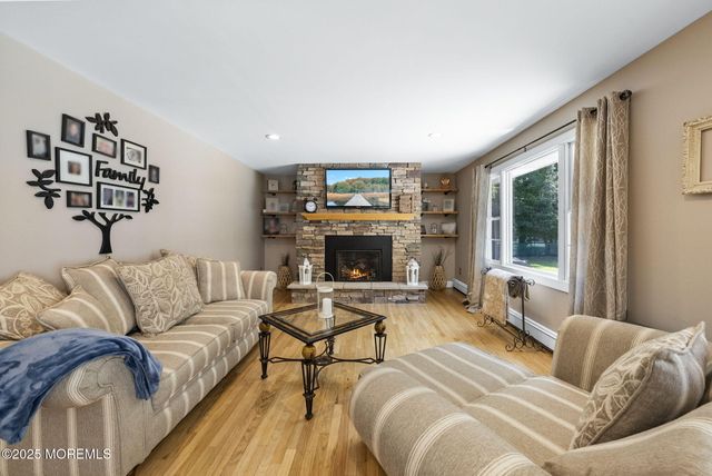 8 Garvey Drive, Monroe, NJ 08831