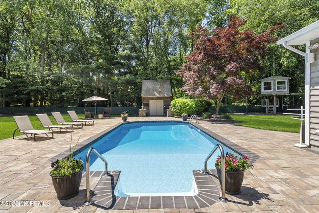 8 Garvey Drive, Monroe, NJ 08831