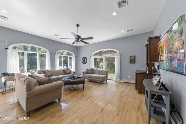 8 Garvey Drive, Monroe, NJ 08831