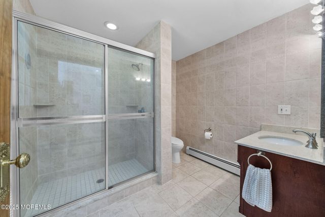 8 Garvey Drive, Monroe, NJ 08831