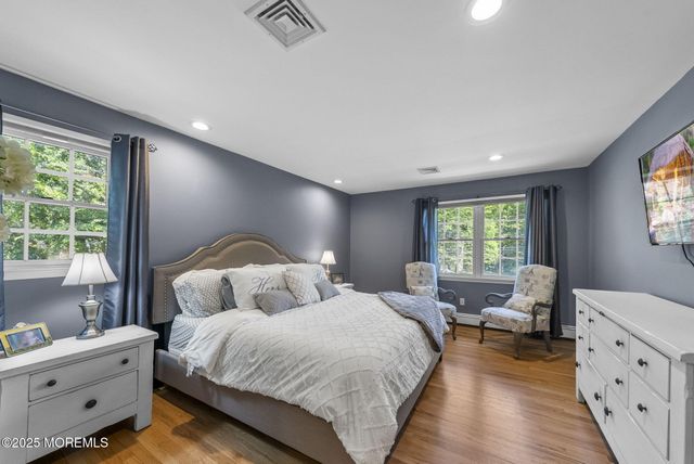8 Garvey Drive, Monroe, NJ 08831
