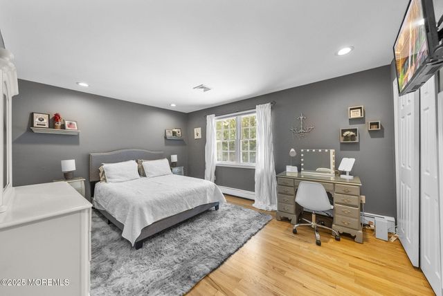 8 Garvey Drive, Monroe, NJ 08831
