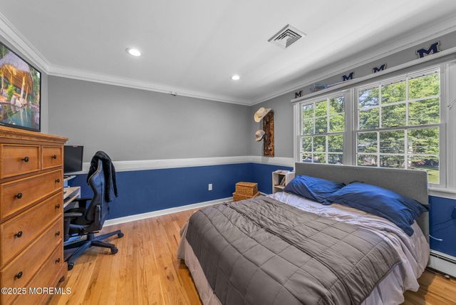 8 Garvey Drive, Monroe, NJ 08831