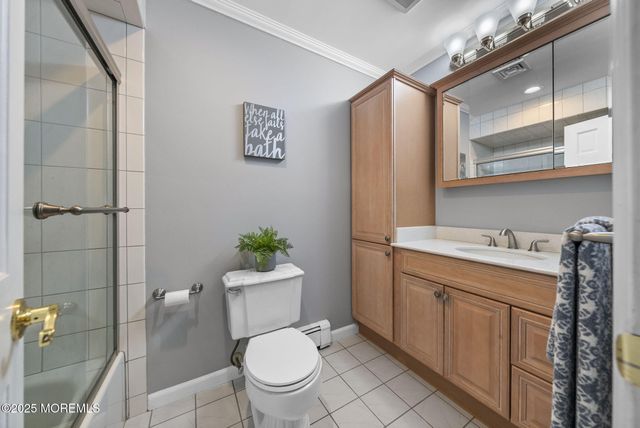 8 Garvey Drive, Monroe, NJ 08831