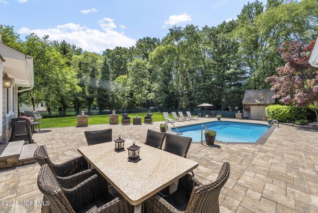 8 Garvey Drive, Monroe, NJ 08831