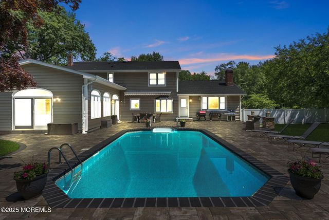 8 Garvey Drive, Monroe, NJ 08831