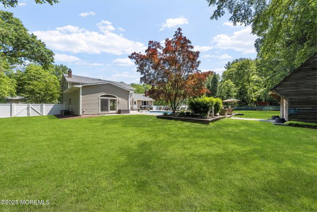 8 Garvey Drive, Monroe, NJ 08831