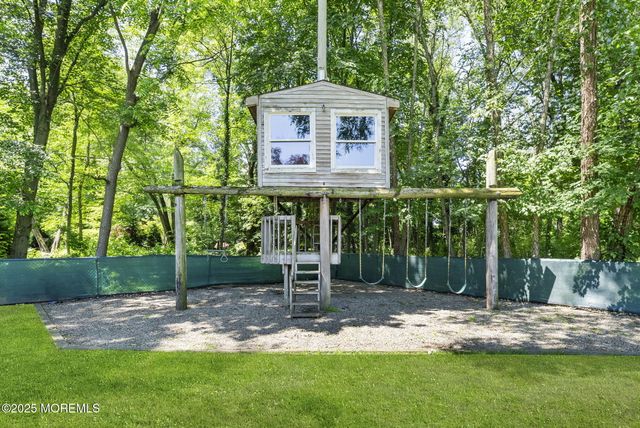 8 Garvey Drive, Monroe, NJ 08831