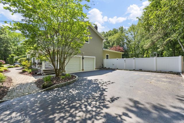 8 Garvey Drive, Monroe, NJ 08831