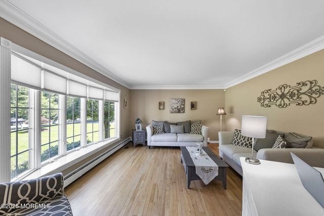8 Garvey Drive, Monroe, NJ 08831