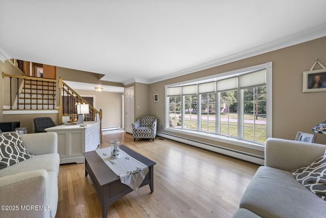 8 Garvey Drive, Monroe, NJ 08831