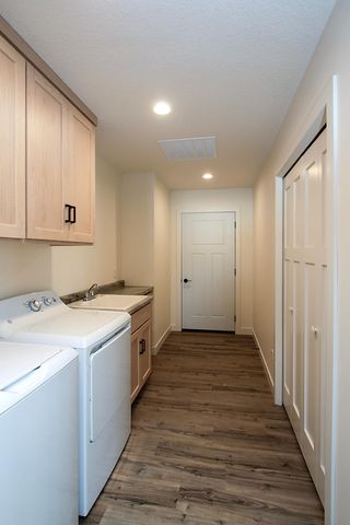 255 Eau Claire Avenue SE, Hutchinson, MN 55350