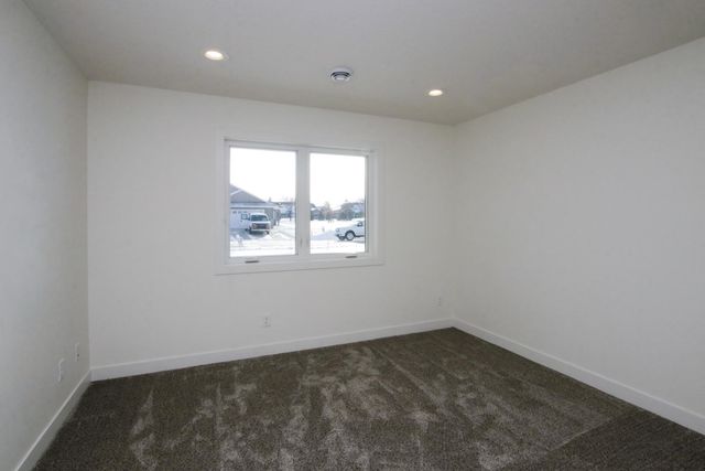 255 Eau Claire Avenue SE, Hutchinson, MN 55350