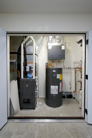 255 Eau Claire Avenue SE, Hutchinson, MN 55350