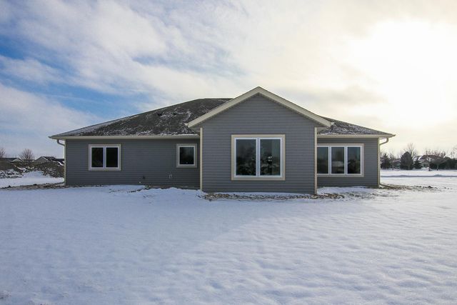 255 Eau Claire Avenue SE, Hutchinson, MN 55350