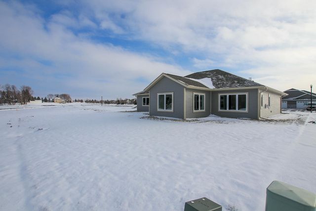 255 Eau Claire Avenue SE, Hutchinson, MN 55350