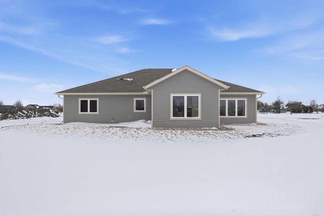 255 Eau Claire Avenue SE, Hutchinson, MN 55350